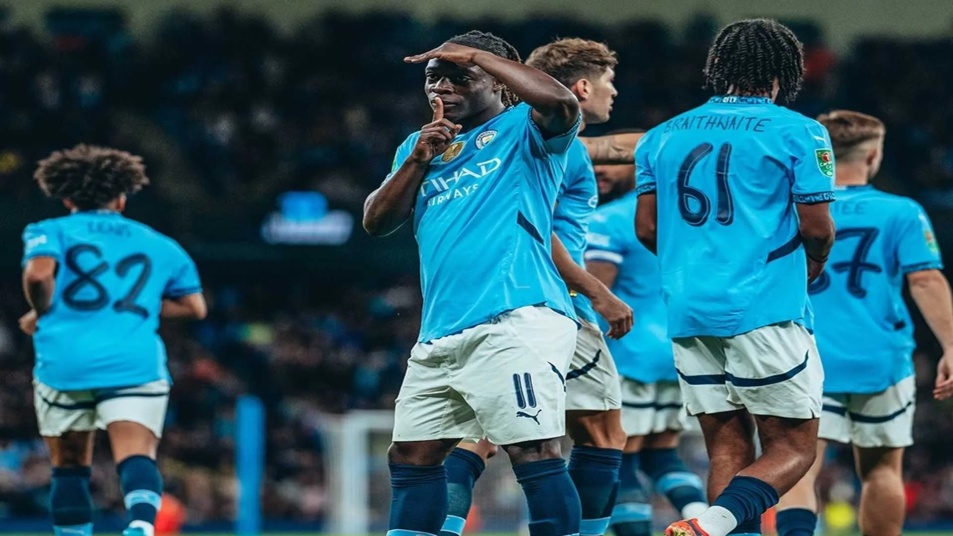 Brasileiro brilha em vitória do Manchester City sobre o Watford pela Copa da Liga Inglesa
