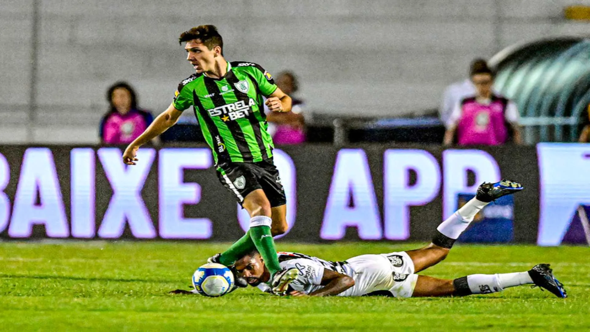 Mais ofensivo, América-MG vence a Ponte Preta pelo Brasileirão Série B