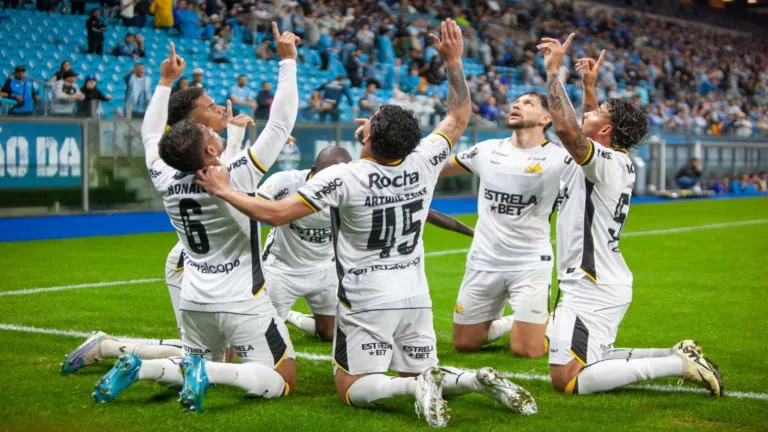 Criciúma vence o Grêmio em partida atrasada pelo Brasileirão