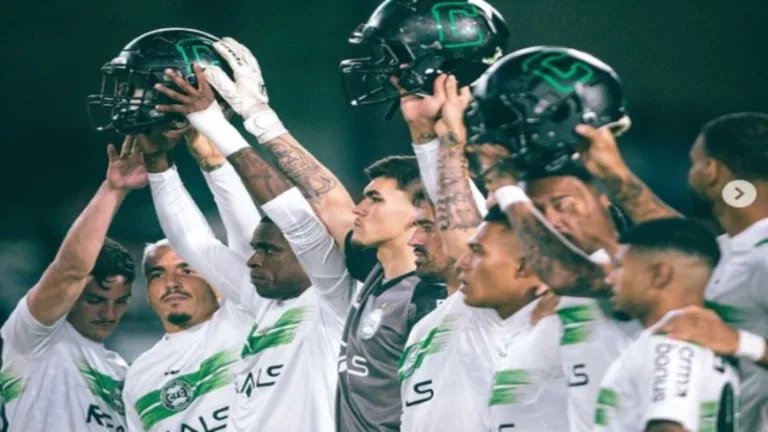 Coritiba presta homenagem a jogadores de futebol americano vítimas de tragédia