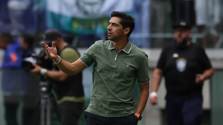 Elia Jr polemiza escolhendo bom substituto para Abel Ferreira no Palmeiras
