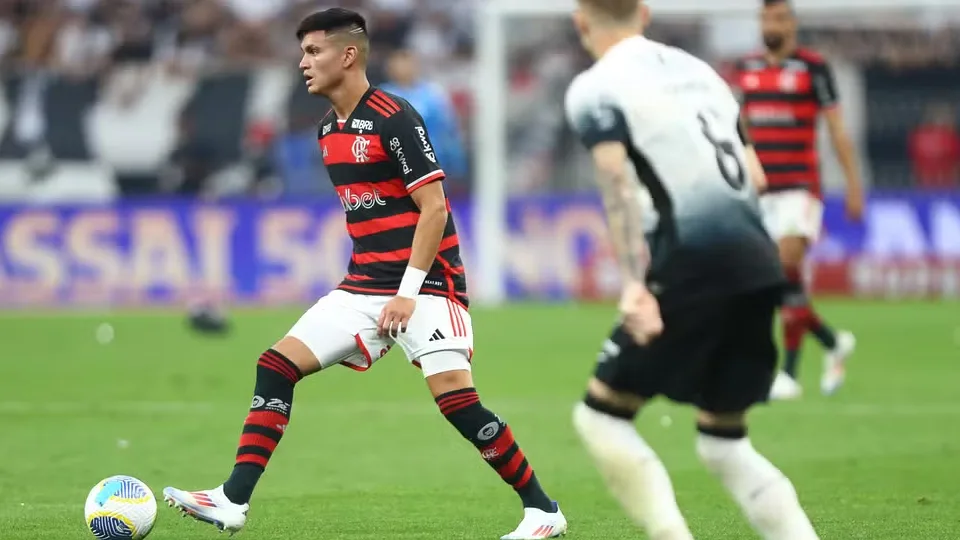 Carlos Alcaraz, do Flamengo, revela ter estilo parecido com titular da equipe