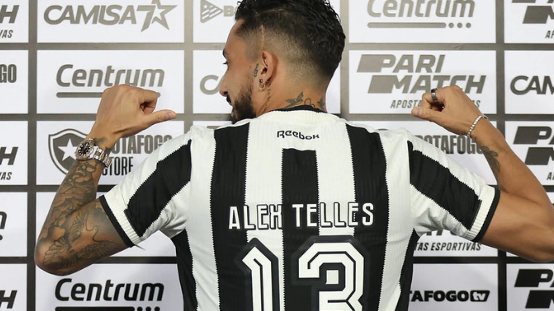 Novo reforço do Botafogo, Alex Telles cita ligação com número histórico do clube