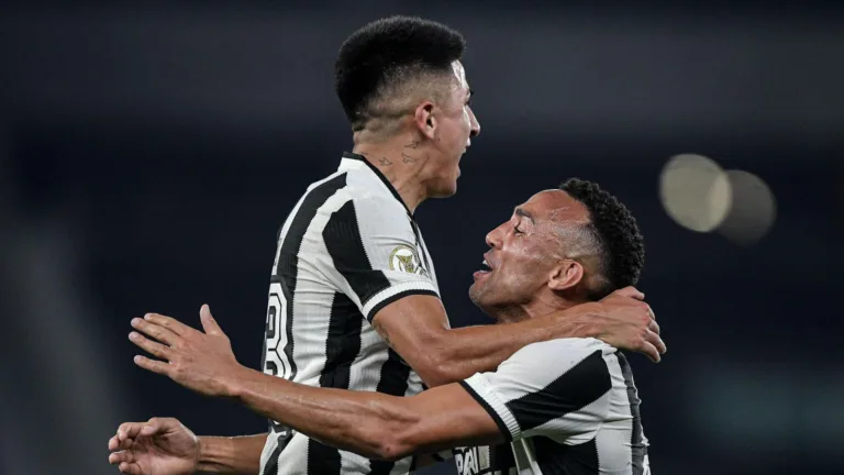 Botafogo derrota Corinthians no Brasileirão com golaço de Almada