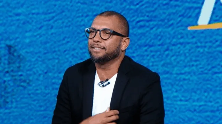 Amoroso revela que vocalista de famosa banda brasileira poderia ter sido craque em campo: “Tinha qualidade”