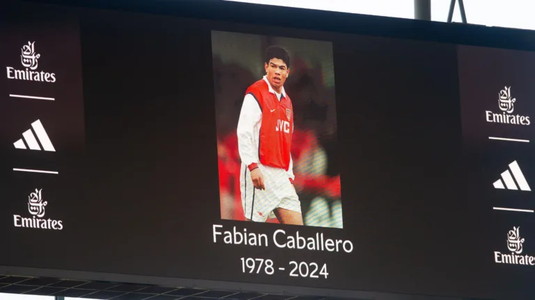 Ex-jogador do Arsenal morre em partida de futsal