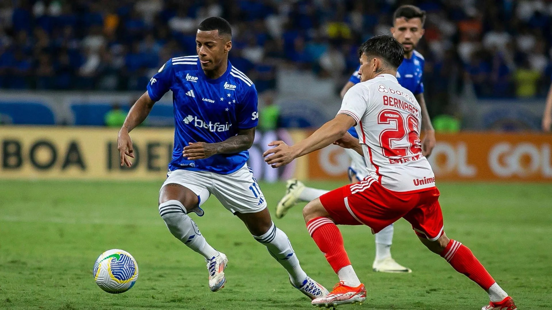 Cruzeiro acerta venda de Arthur Gomes para clube russo