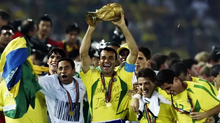 Lista ‘ignora’ Nilton Santos e define brasileiro como o melhor lateral da história