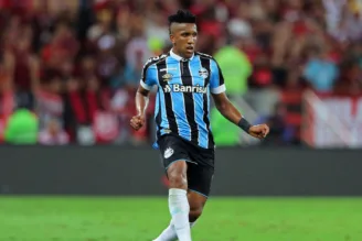 Bruno Cortez com a camisa do Grêmio