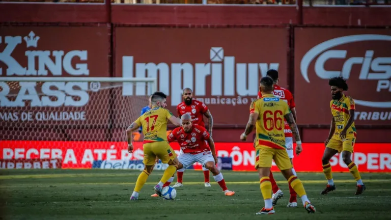 Brusque x Vila Nova: onde assistir ao jogo do Brasileirão Série B