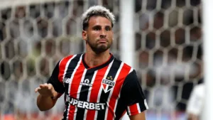 Calleri, do SPFC, aponta time prejudicado pela arbitragem no Brasil