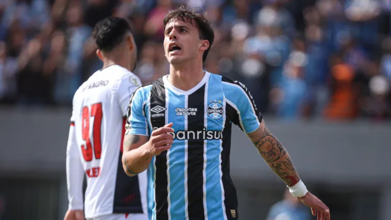 Ex-Grêmio, Carballo estreia com derrota nos Estados Unidos