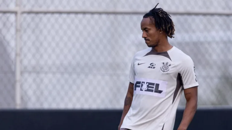 Carrillo tem salário revelado pelo Corinthians e choca torcedores, diz Nicola