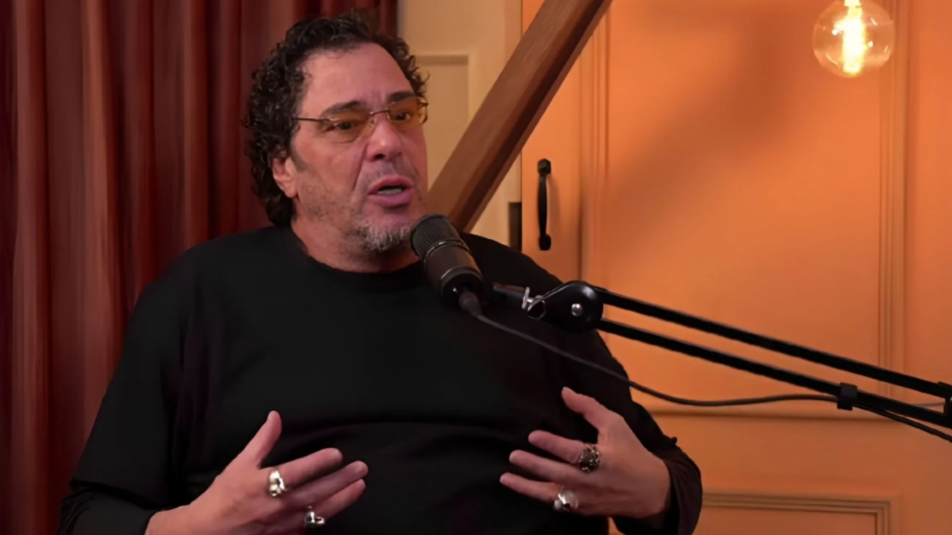 Casagrande aponta clube que “vende ilusões” no Brasil hoje