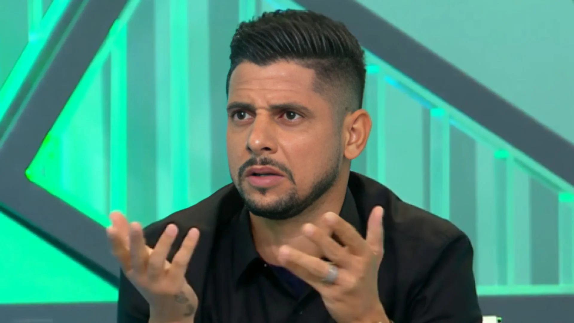 Cicinho banca time que ameaça Botafogo pelo título do Brasileirão