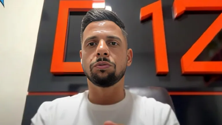 Torcedores do São Paulo detonam atitude inesperada de Cicinho: “Aqui não”