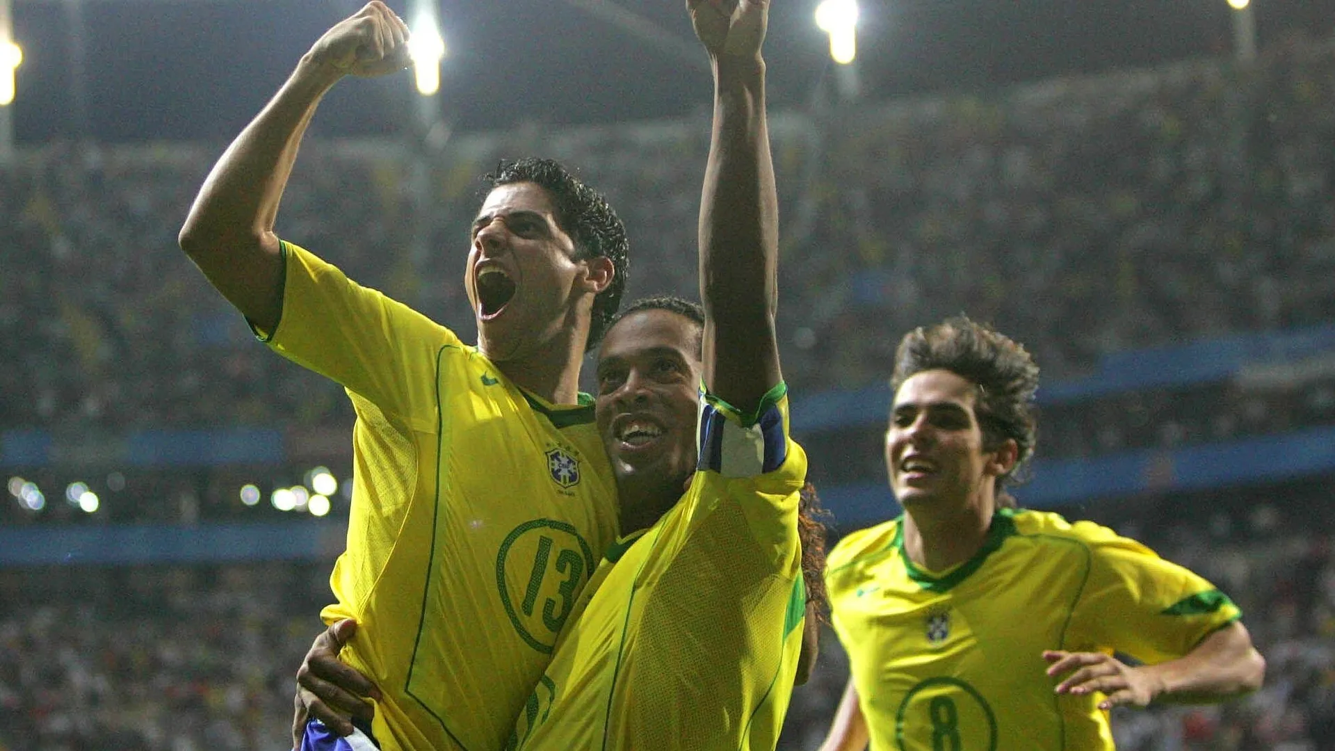 “Bicho” da seleção brasileira era baixo, relembra Cicinho: “Seleção não da dinheiro”