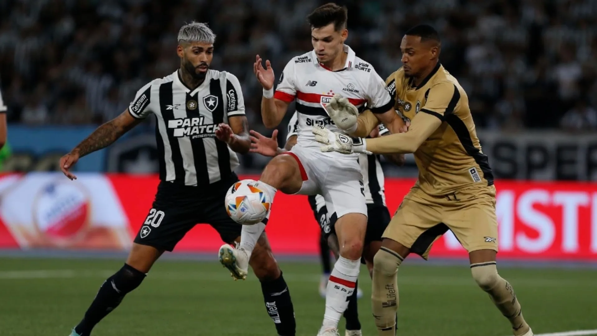 Cicinho é sincero e indica placar para São Paulo x Botafogo na Libertadores