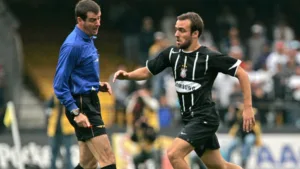 Gil conta bastidores de polêmico pênalti perdido por Roger Flores no Corinthians