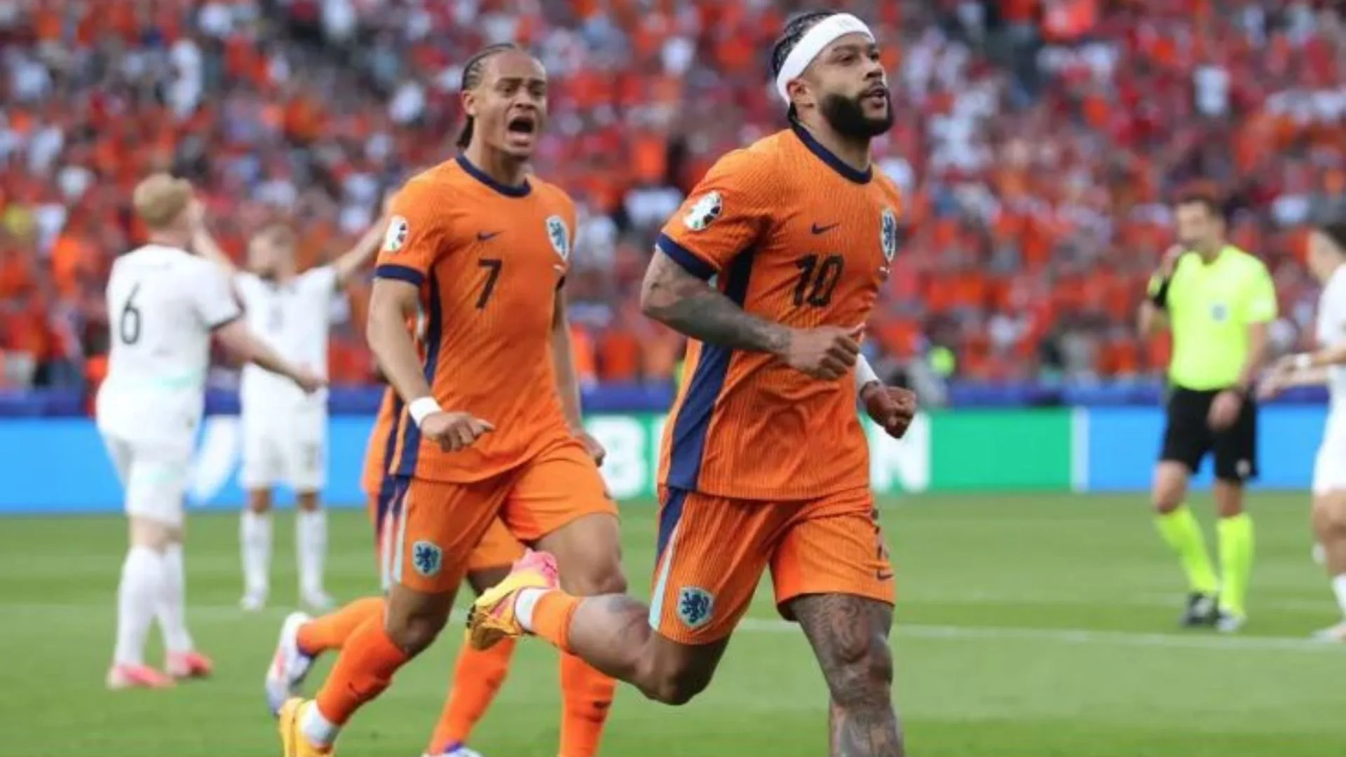 Corinthians tem concorrência de peso na disputa por Memphis Depay