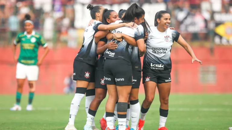 Palmeiras consegue a vitória, mas agregado garante Corinthians na final do Brasileirão Feminino