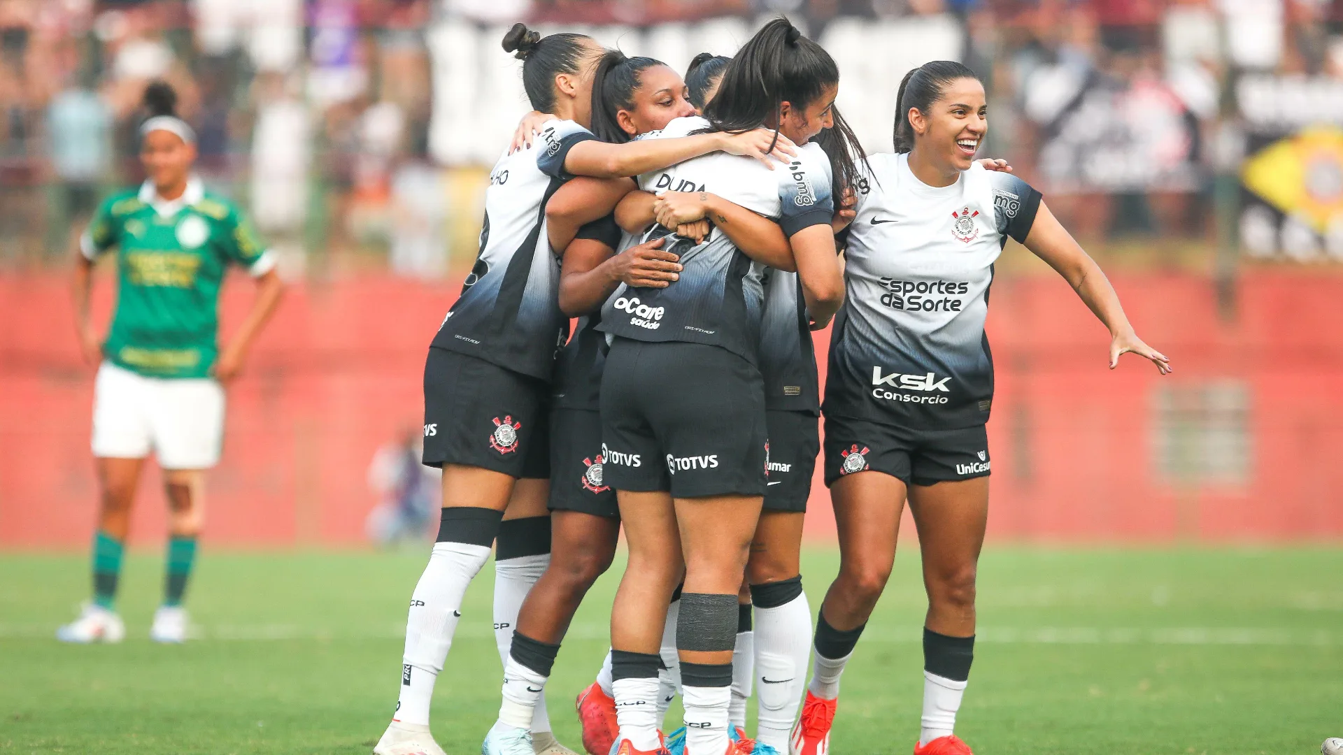 Palmeiras consegue a vitória, mas agregado garante Corinthians na final do Brasileirão Feminino
