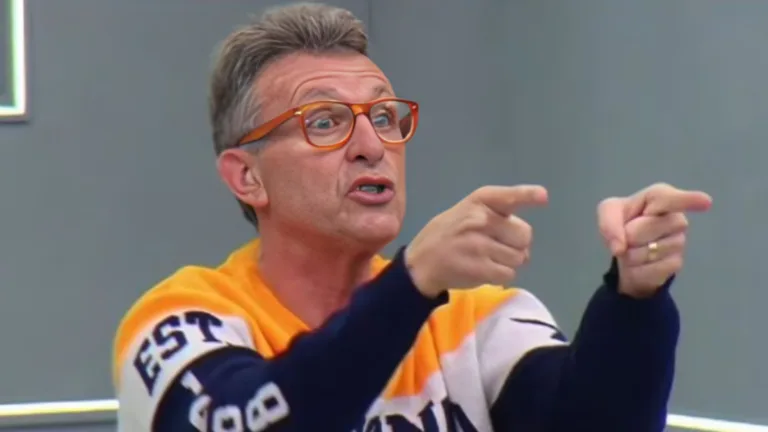 Craque Neto detona Raphael Claus após expulsão em Palmeiras x Corinthians: “Não fala nada”