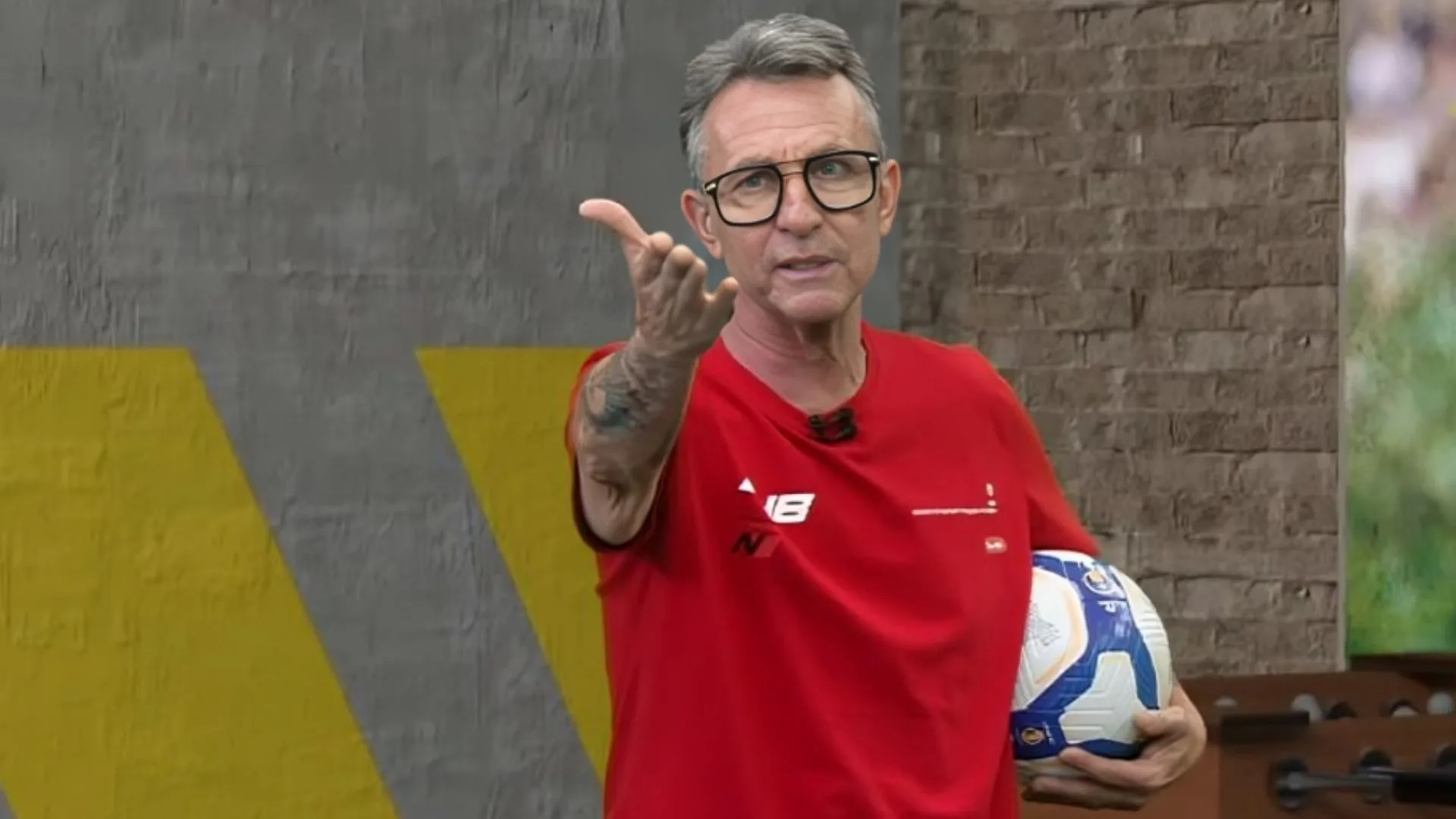 Craque Neto vê “absurdo” ao indicar time ajudado pela arbitragem no Brasil “Tudo pode” 