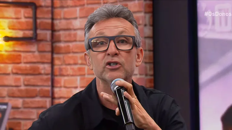 Craque Neto aponta camisa 9 protegido pela imprensa no Brasil