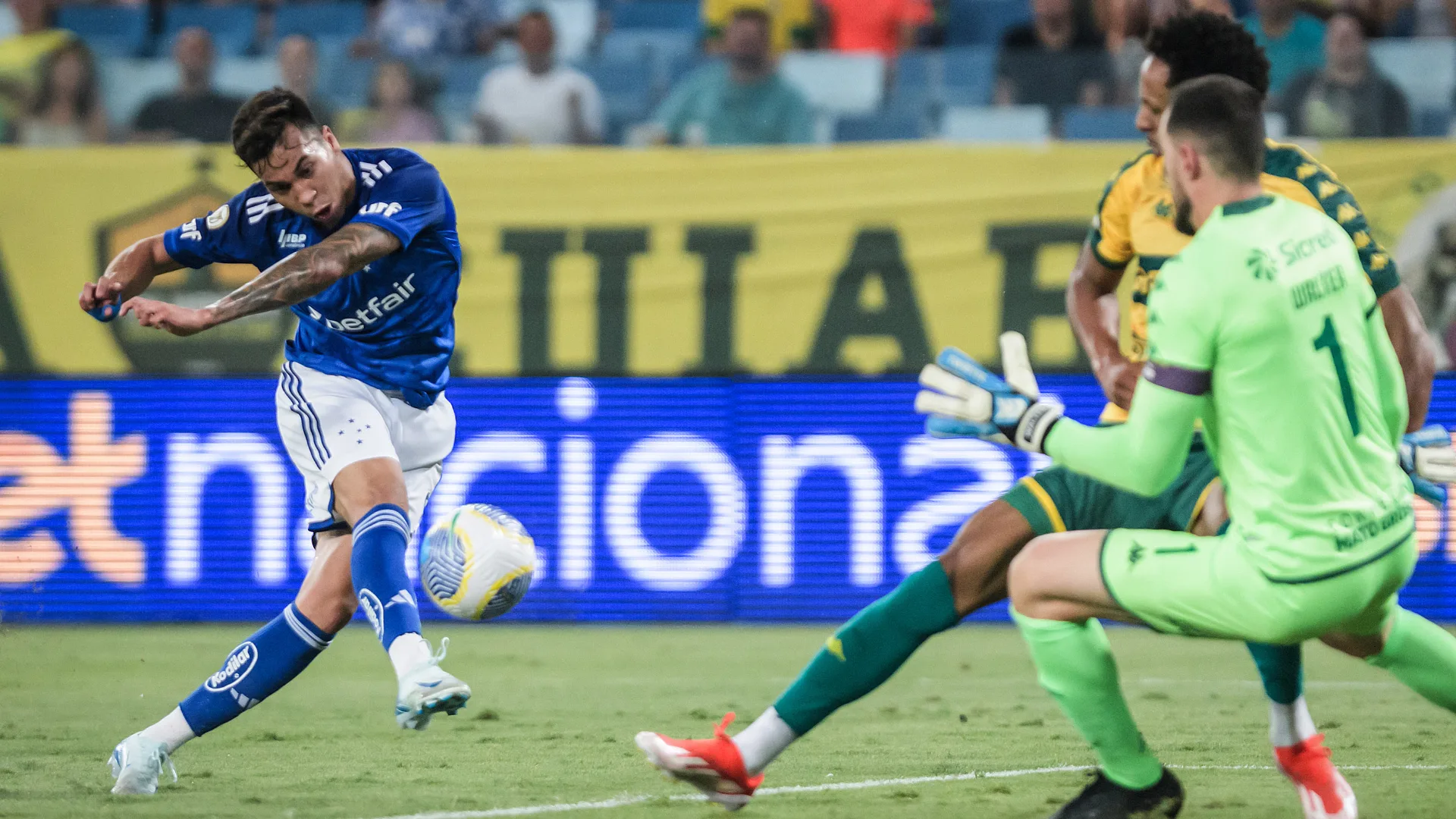 Cruzeiro poupa e não sai do 0 a 0 com o Cuiabá no Brasileirão