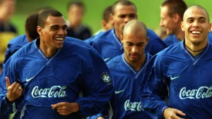 Denílson aponta time do futebol brasileiro que gostaria de ter jogado