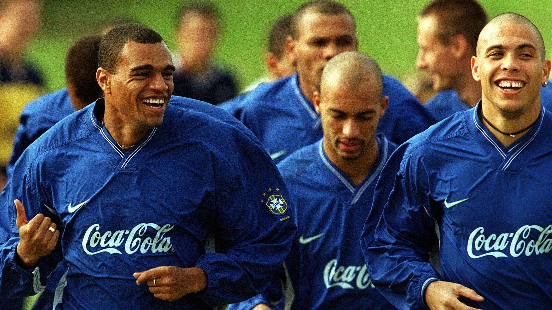 Denílson aponta time do futebol brasileiro que gostaria de ter jogado