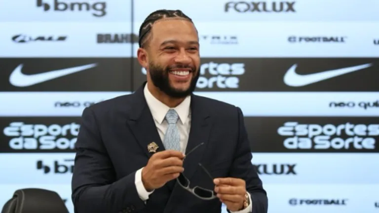 Depay, do Corinthians, revela que tentará aprender português: “Vai me ajudar a me conectar”