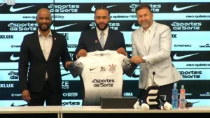 Cappellanes comenta estreia de Depay, do Corinthians, no Brasileirão: “Vai amassar o futebol brasileiro”