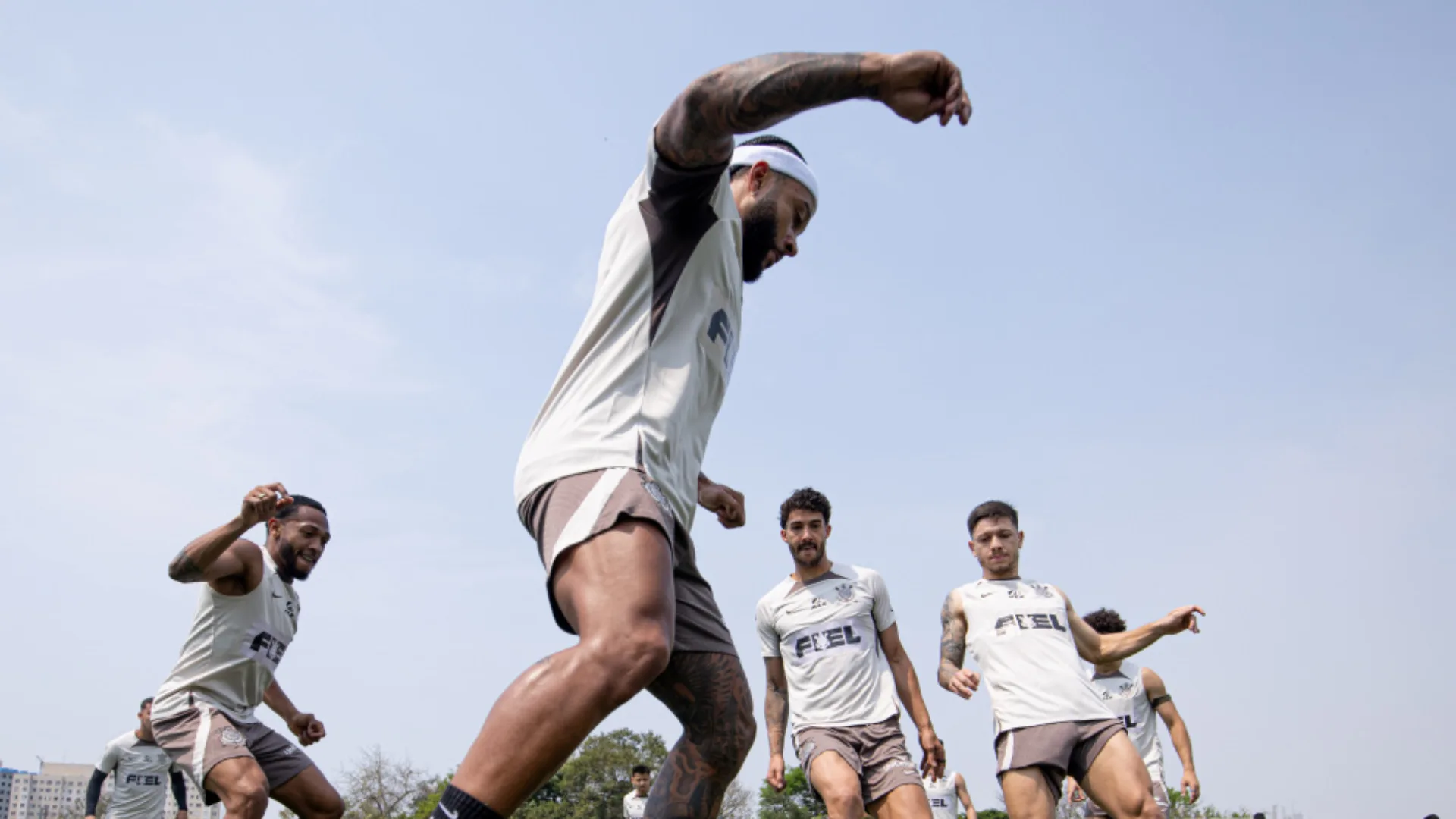 Rodrigo Mattos ignora Depay como craque do Corinthians