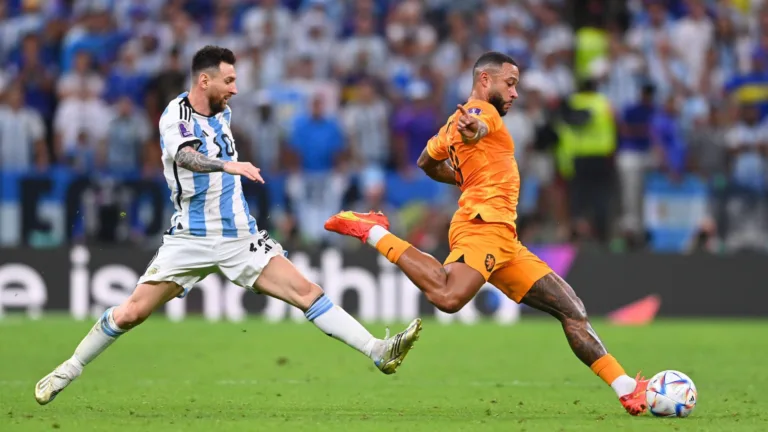 Depay, do Corinthians, tem salário somente inferior a Messi e mais 2 nas Américas