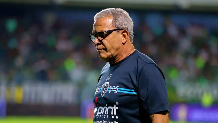 Paysandu informa que Hélio dos Anjos não é mais técnico do time