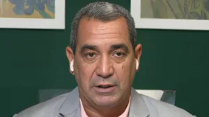 Zinho indica jogador que “não leva desaforo para casa”: “Baixinho invocado”