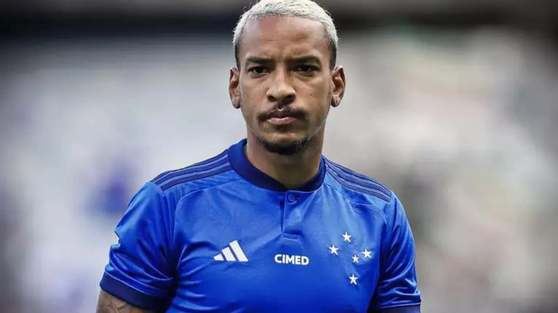 Matheus Pereira, do Cruzeiro, elege jogador que está “deitando” no Brasil hoje