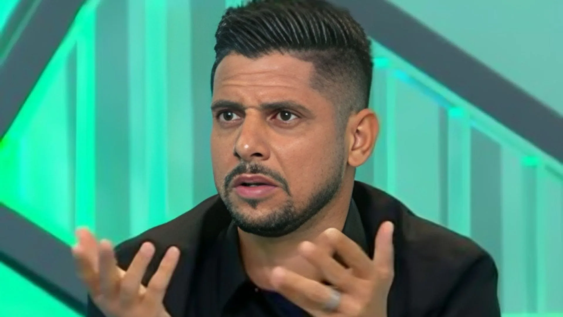 Cicinho reage à saída de Cléber Machado do SBT 