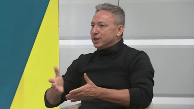 Paulo Nunes se derrete por camisa 9 do futebol brasileiro: “Chama a atenção”