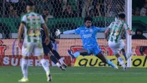 Corinthians levou gol em mais de 75% das partidas que disputou com técnico Ramón Díaz