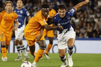 William comemorando seu gol no duelo Cruzeiro x Atlético-GO, no Mineirão