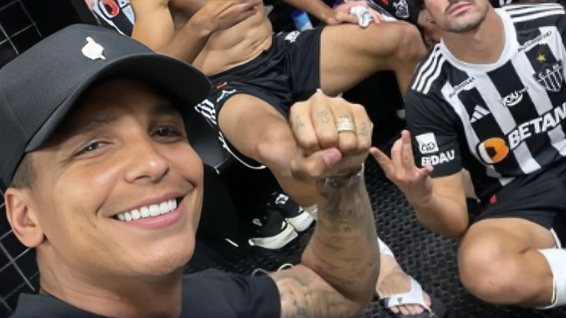 Denílson responde provocações de Deyverson após Atlético x SPFC na Copa do Brasil