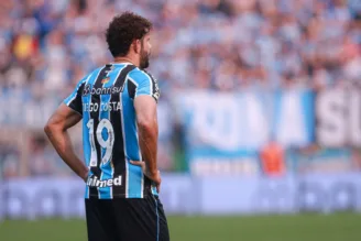 Diego Costa em campo pelo Grêmio
