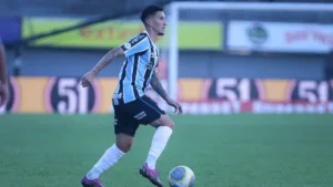 Não serve para ser titular no Grêmio? Desempenho de Dodi, ex-Santos, é questionado e números respondem