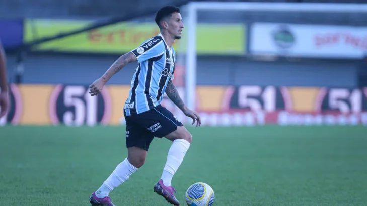 Não serve para ser titular no Grêmio? Desempenho de Dodi, ex-Santos, é questionado e números respondem Não serve para ser titular no Grêmio? Desempenho de Dodi, ex-Santos, é questionado e números respondem