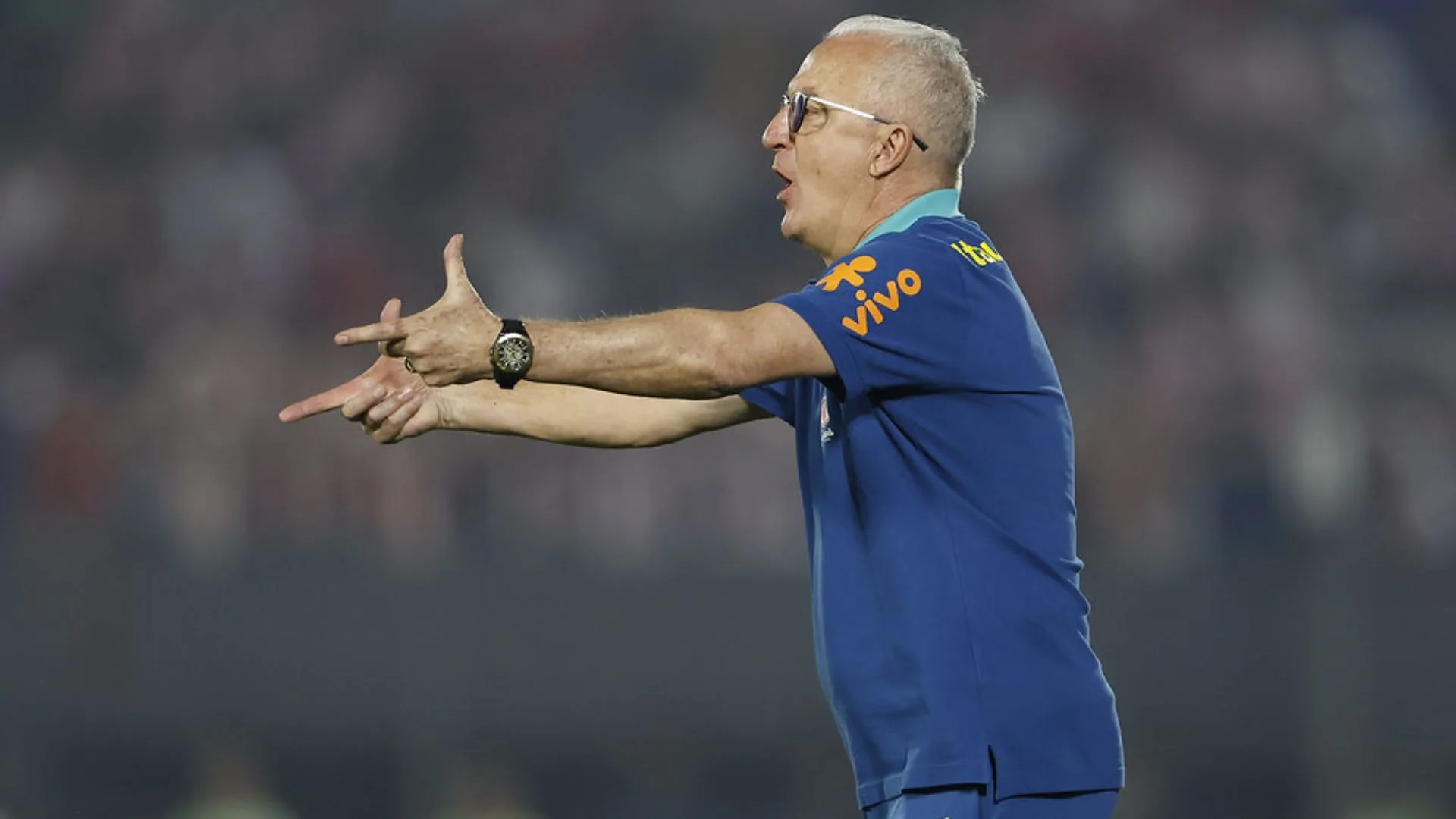 Casagrande aponta “medo” de Dorival Júnior na seleção brasileira: “Perdido”