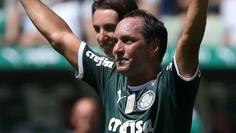 Craque Neto vê Edmundo acima de atacante histórico da seleção: “Jogou muita bola”