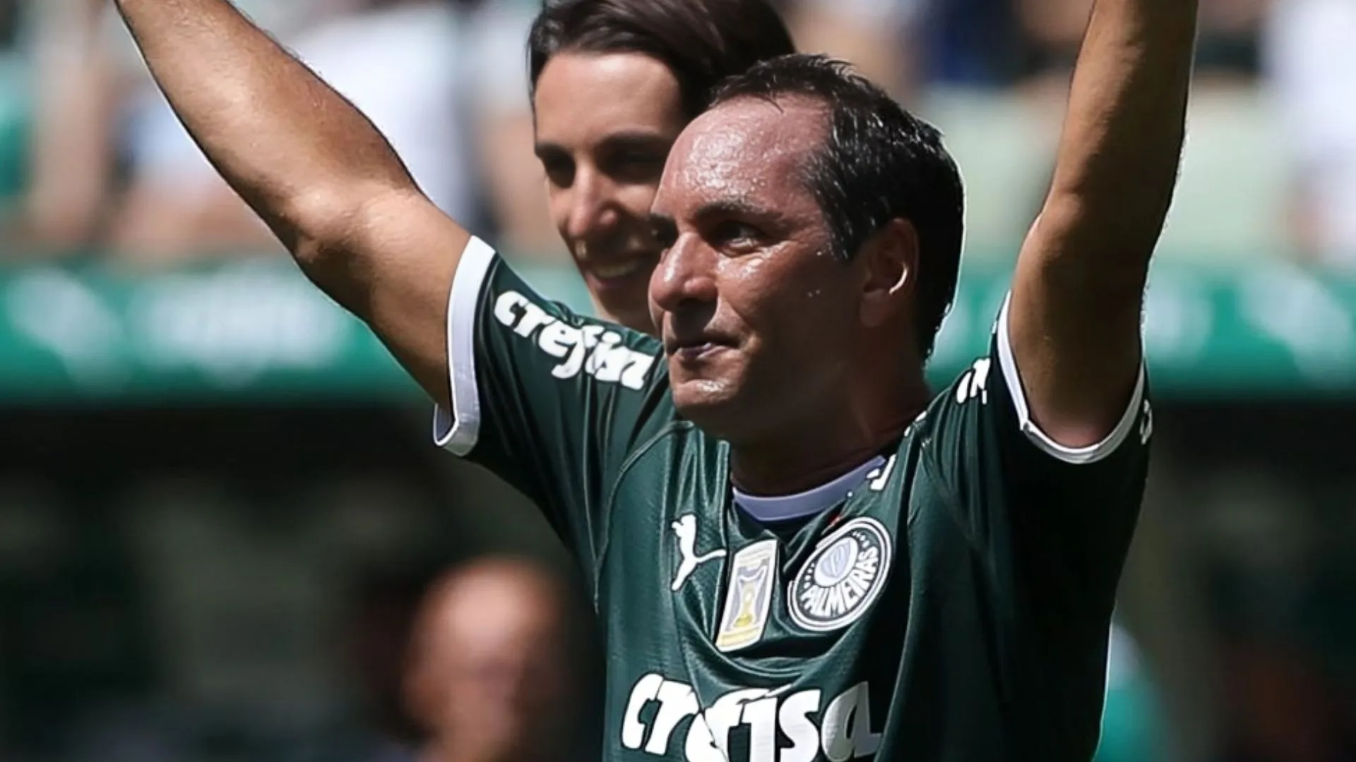 Craque Neto vê Edmundo acima de atacante histórico da seleção: “Jogou muita bola”